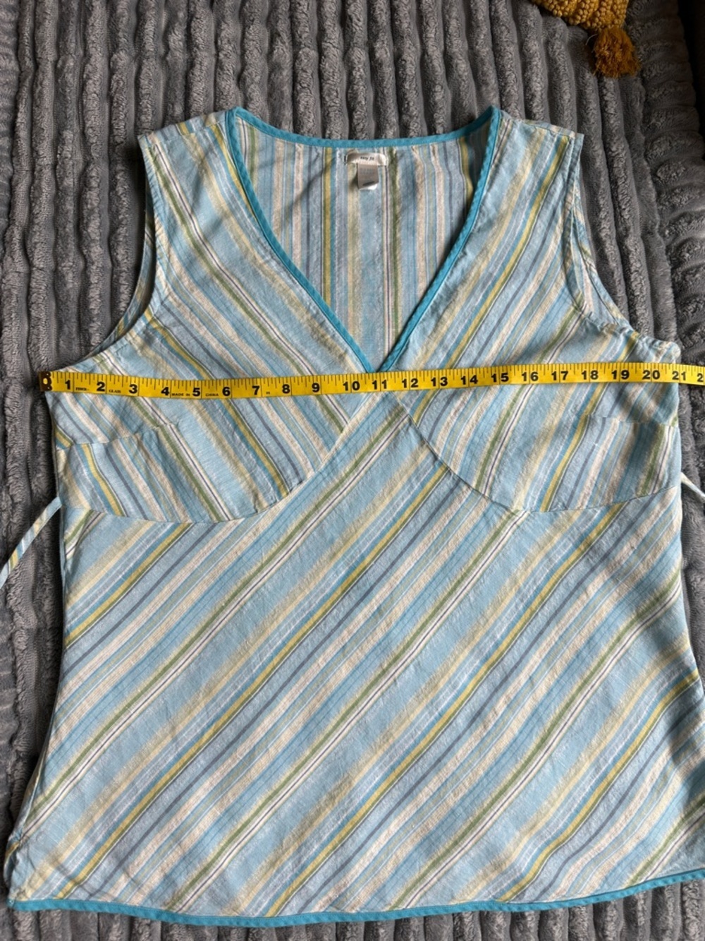 Striped Linen-Cotton sleeveless Top with waist tie - Picture 5 of 7